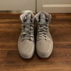 Jordan 1 Retro High Grey Suede